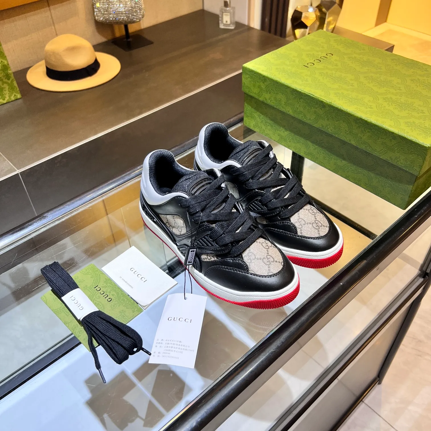 👟👟Ex-factory price 600👟👟 Men's size +10 high version, the top version of 2022 Gucci low-top sneakers! The new colors are reproduced one to one. New style for early spring, creating a perfect style💣💣💣street style🔥🔥🔥cool and trendy C-level fashionable outfit with a retro and futuristic feel🌹🌹🌹classic boot shape + British color-blocking design, super eye-catching. Various leather splicing, original reverse mold last type, imported high-end knitting needles showing exquisite texture! Open mold to customize high-density TPU outsole. 15 colors come out first. Size: Female 35-41 Male 39-46